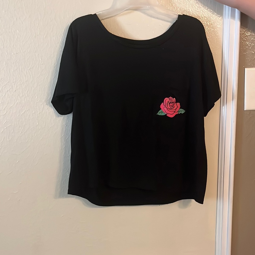 Size Small- Black cropped t-shirt with rose pocket